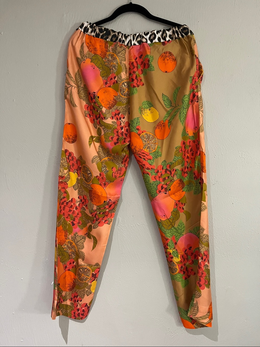La Prestic Ouiston Lucky silk pants in multicolor Mix Pink mix fruits rose print - Picture 4 of 9